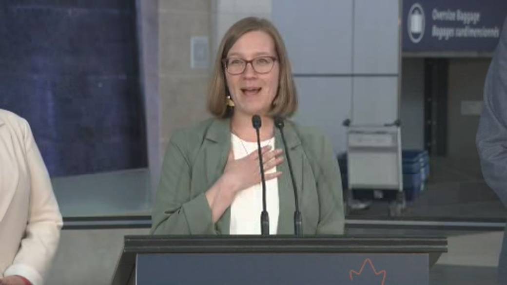 Click to play video: 'Canadian officials modernize passport renewal process after last year’s backlog'