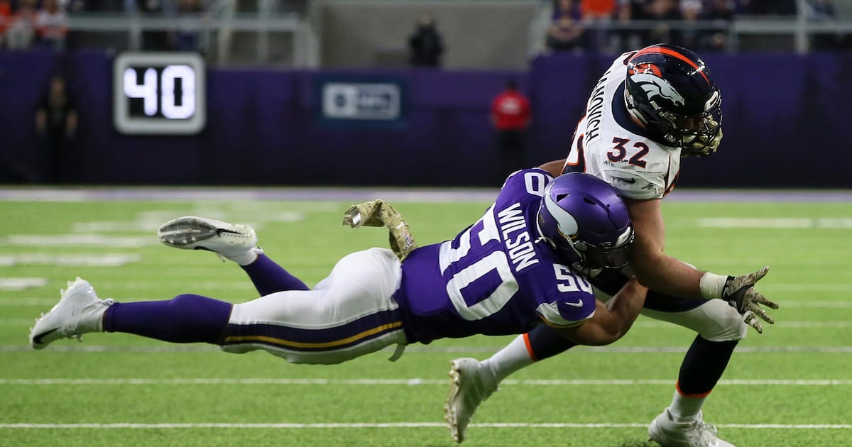 Eric Wilson stays with Vikings on 3-year deal