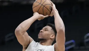 Bucks' Giannis Antetokounmpo just set an all-time NBA record, passing Oscar Robertson image