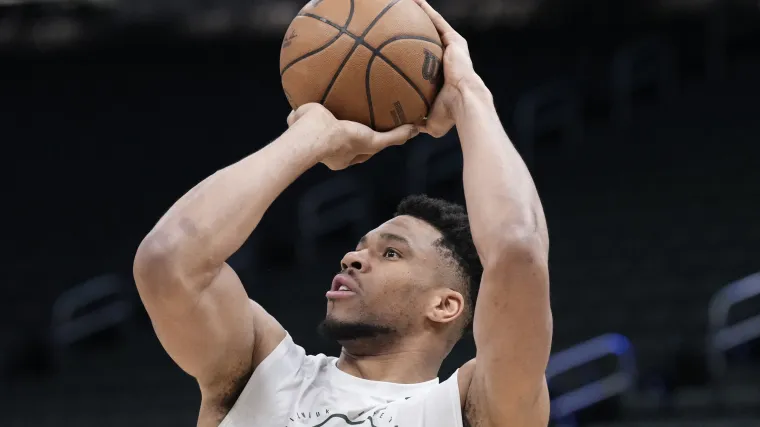 Bucks' Giannis Antetokounmpo just set an all-time NBA record, passing Oscar Robertson image