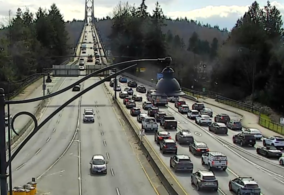 Lions Gate Bridge traffic snarled due to burnt-out arrow lights
