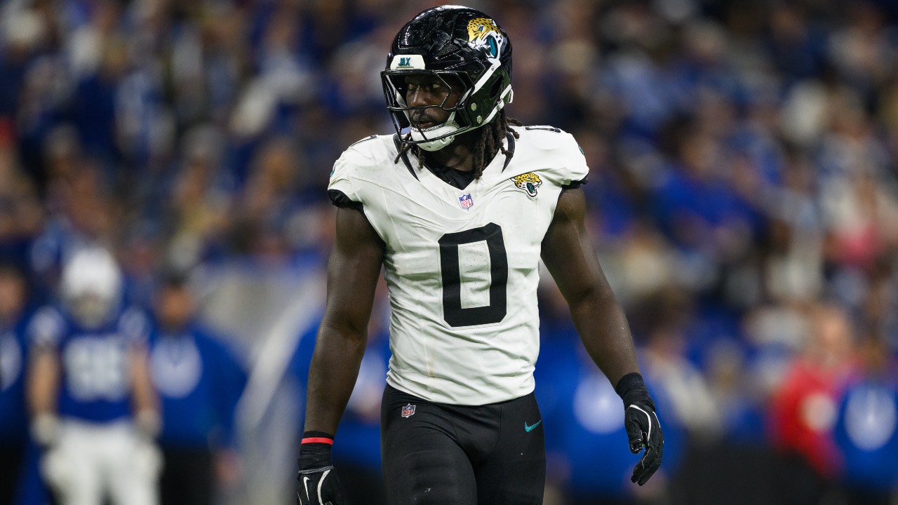 Report: Panthers sign LB Devin Lloyd to three-year deal