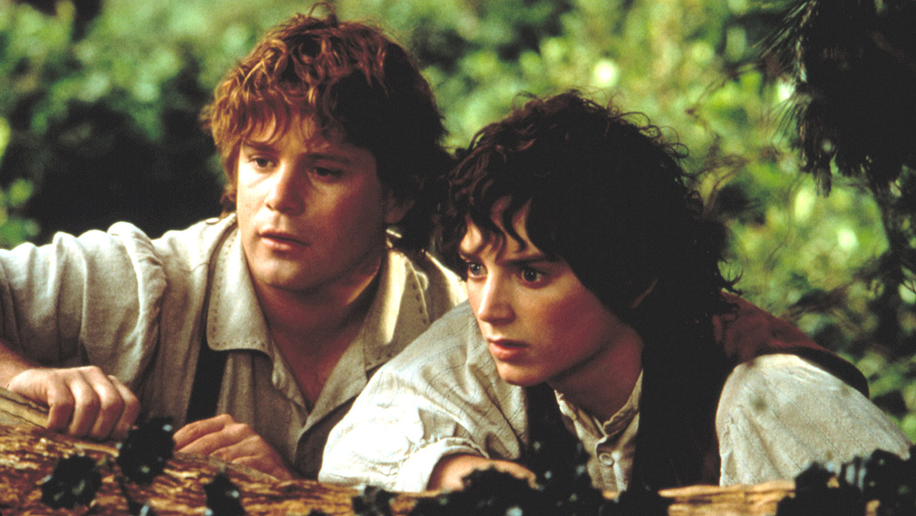 THE LORD OF THE RINGS: THE FELLOWSHIP OF THE RING, Sean Astin as Samwise Gamgee, Elijah Wood as Frodo Baggins, 2001