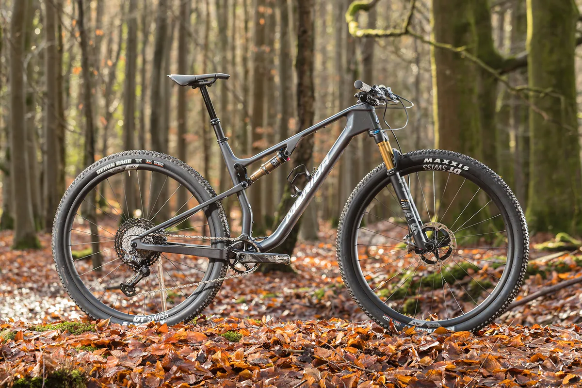 Pack shot of the Merida's Ninety Six RC 9000 full suspension mountain bike