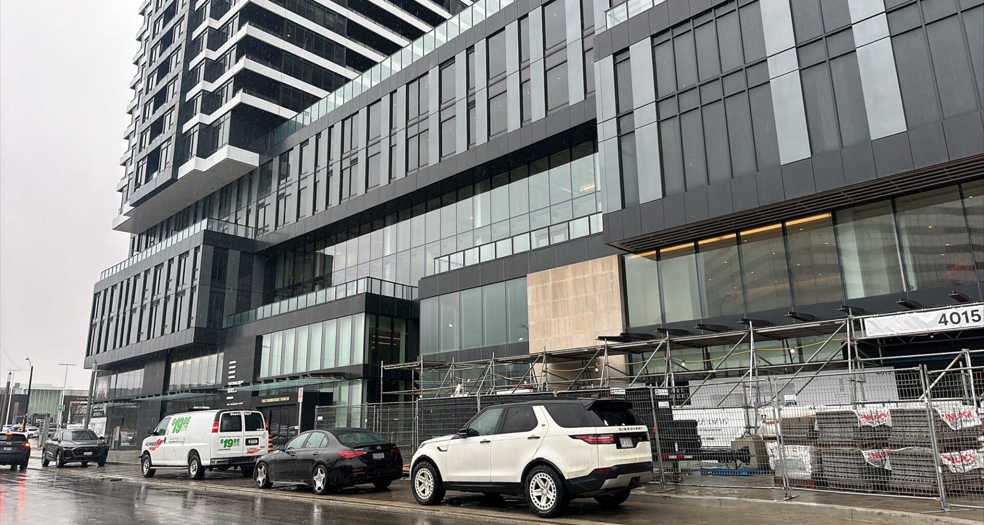 4-year-old dies after potential fall from Mississauga apartment building: Peel police