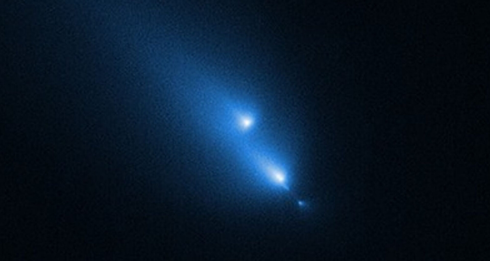 NASA’s Hubble Caught a Comet Breaking Up in Real Time, and the Images Are Wild