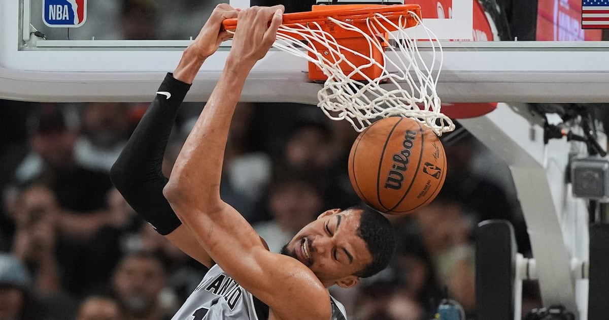 Wembanyama, Fox fuel dominant performance as Spurs beat Rockets for 4th straight victory, 145-120