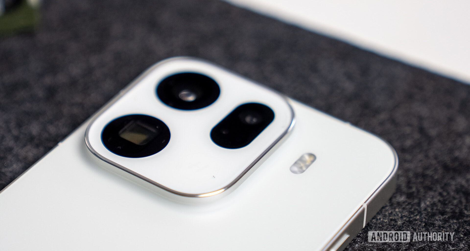 Leak hints at triple 200MP cameras for a future Android flagship