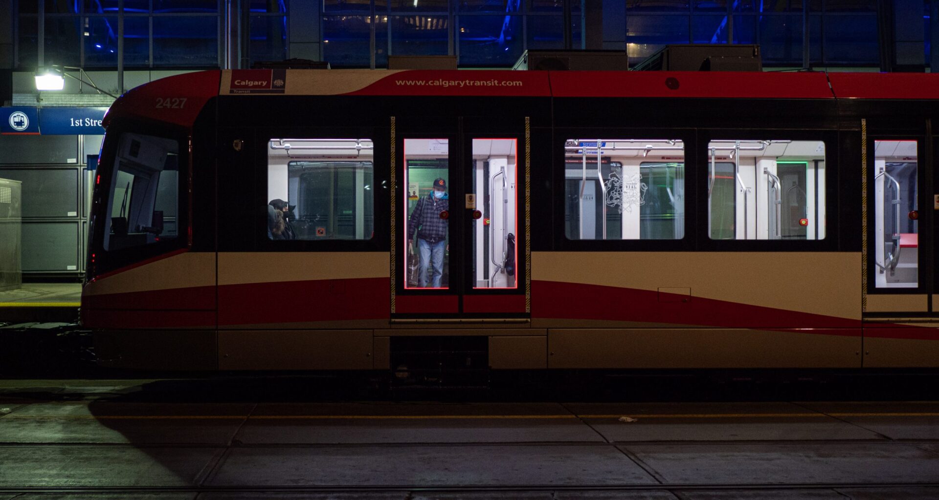 Calgary police arrest 1, seize drugs and weapons at Rundle Station