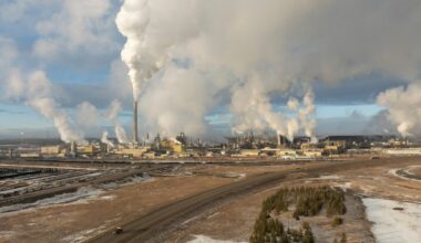 Under pressure to back off key components of its deal with Alberta, Ottawa insists it’s holding the line