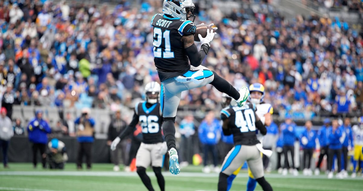 Carolina Panthers re-sign starting safety Nick Scott to one-year deal