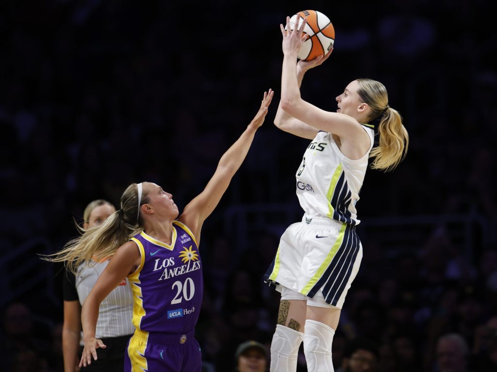 Paige Bueckers jump shot