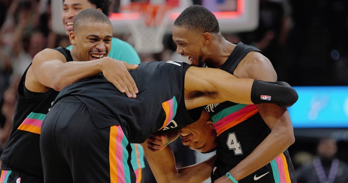 Victor Wembanyama, San Antonio Spurs rally from 25 points down to beat Los Angeles Clippers