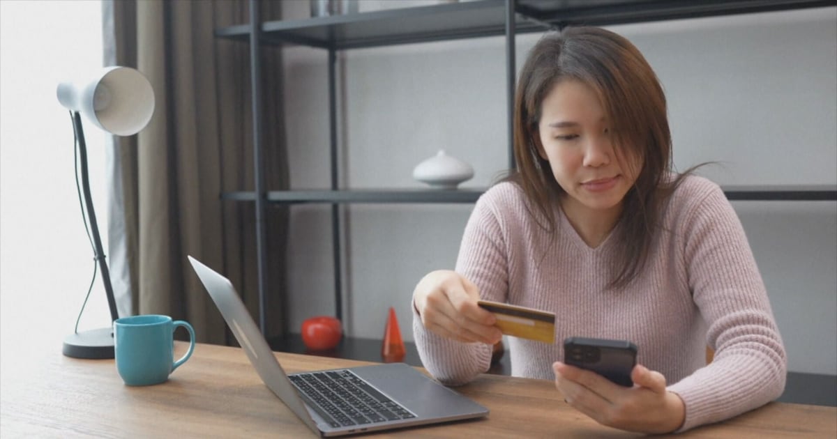 Nearly half of Canadians are living paycheque to paycheque: new survey