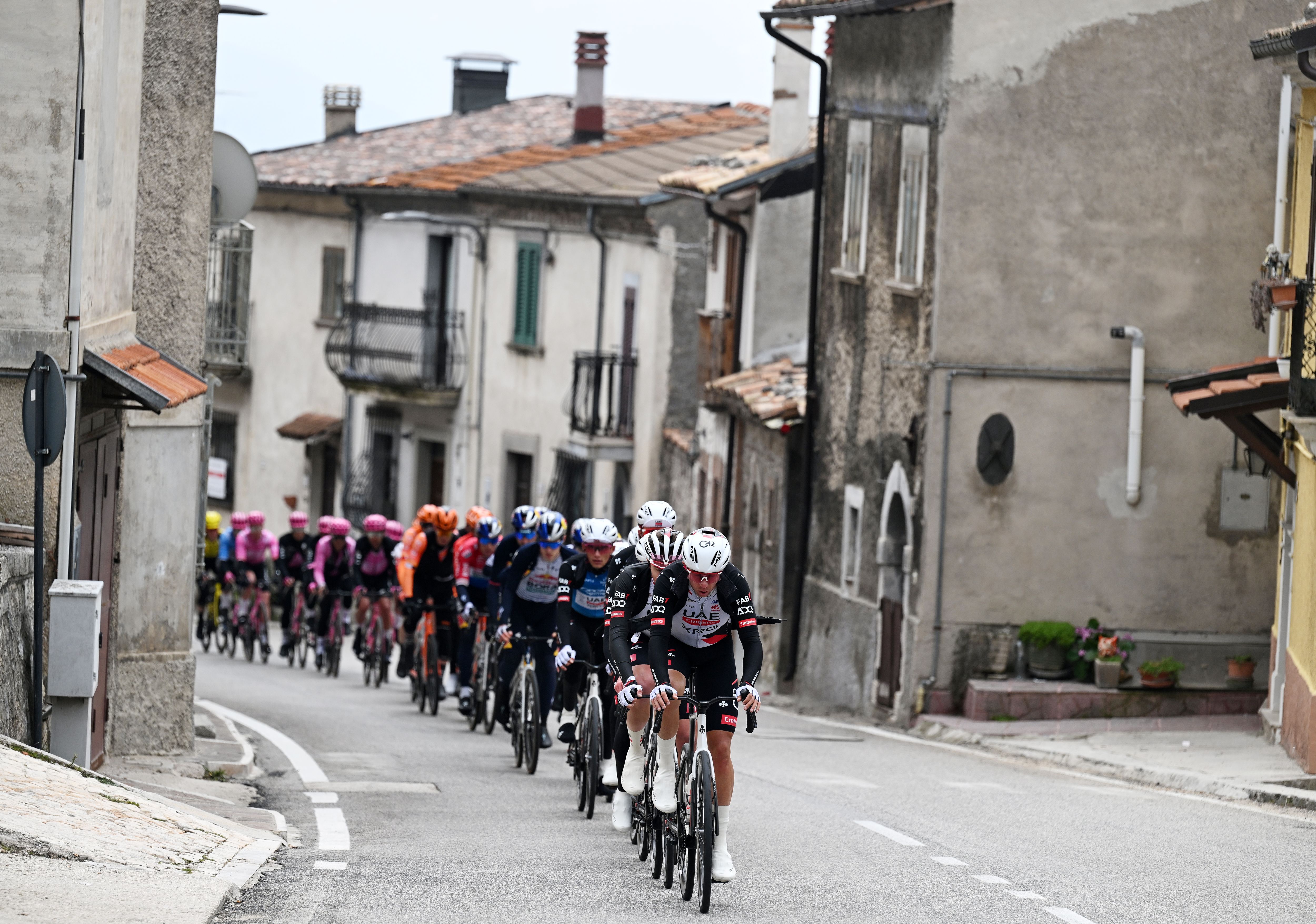 UAE Team Emirates-XRG leads the peloton on stage 4 of Tirreno-Adriatico 2026