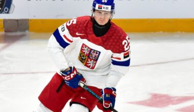 Blackhawks sign Jiri Felcman to entry-level contract