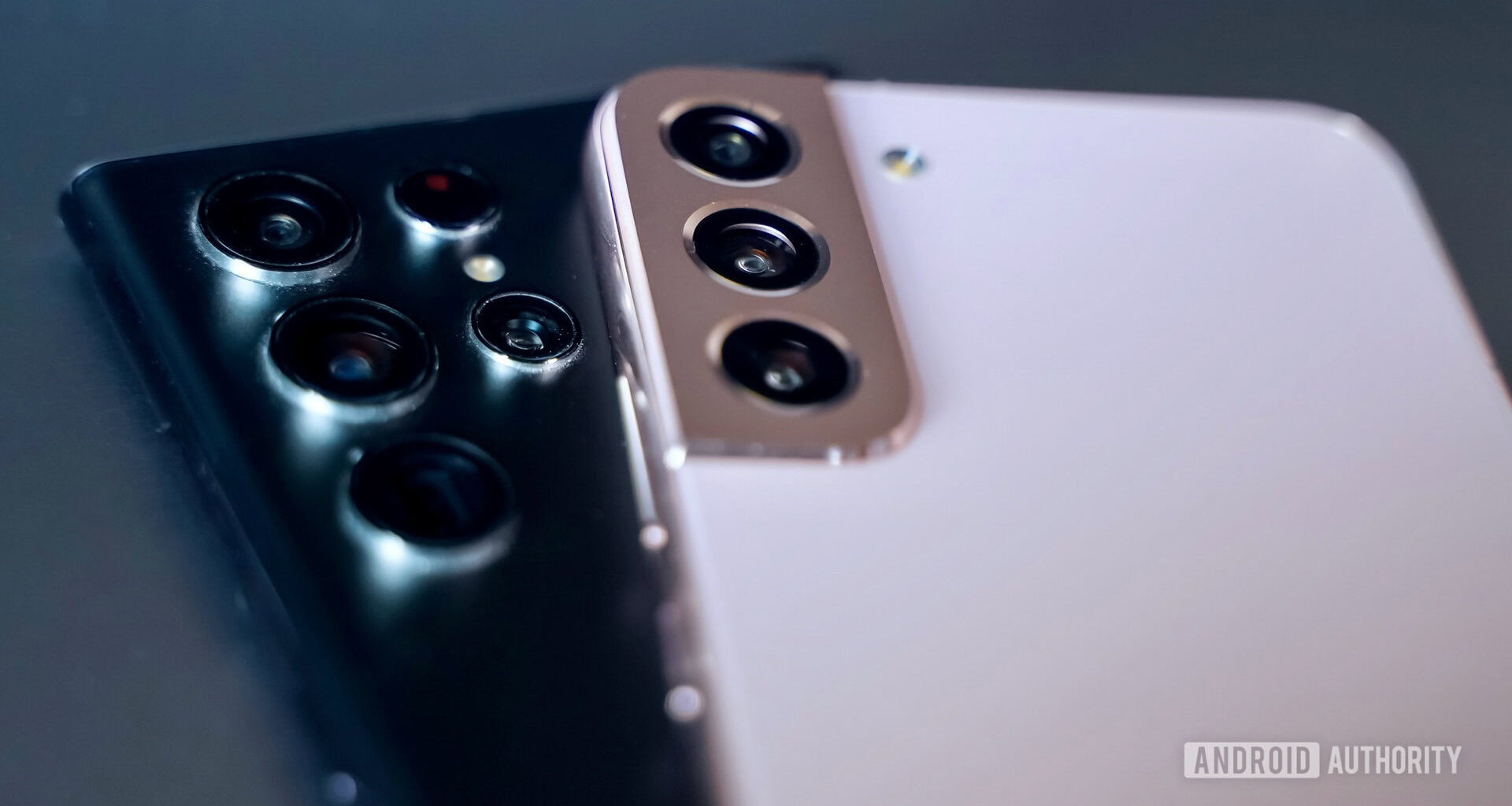 Samsung Galaxy S22 Ultra vs Galaxy S22 Plus camera module one on top