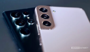 Samsung Galaxy S22 Ultra vs Galaxy S22 Plus camera module one on top