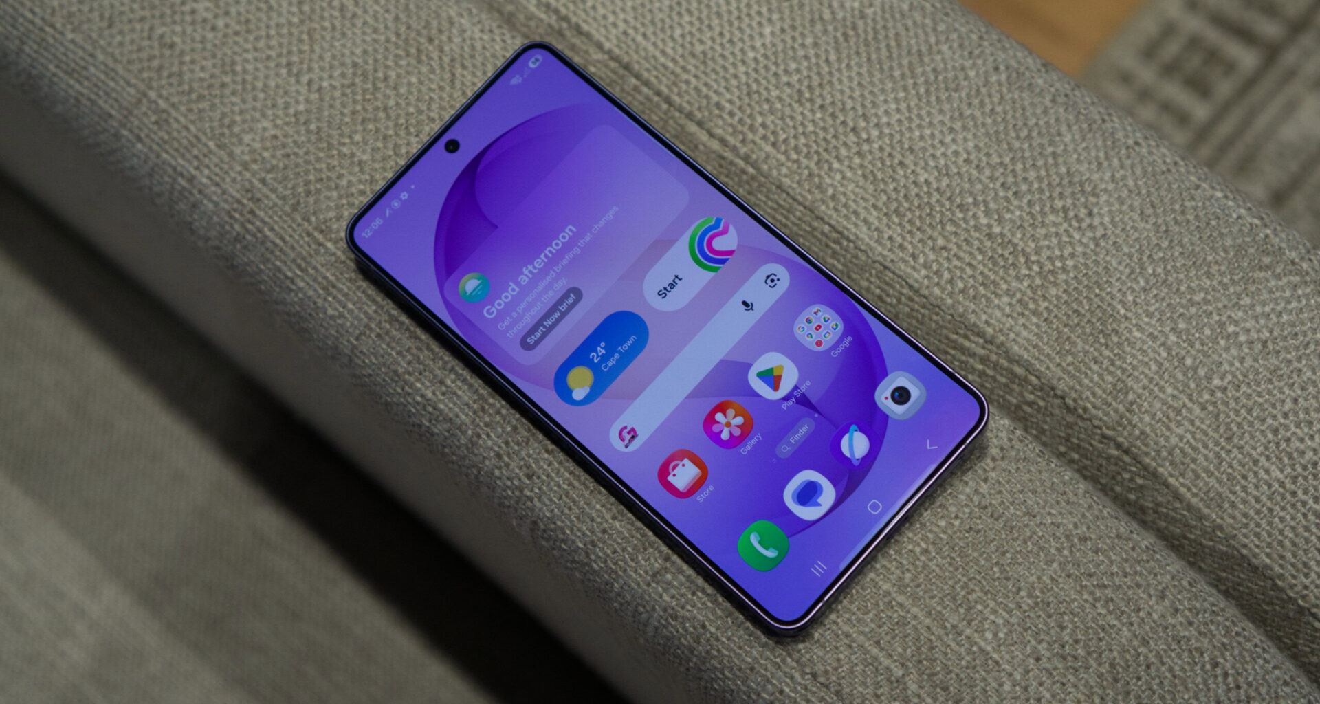 The Galaxy S26 Ultra is stuck on 8-bit screen tech