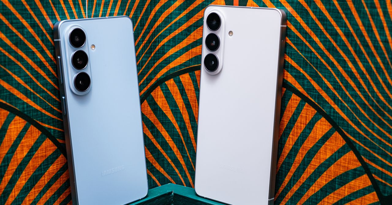 Samsung Galaxy S26 and Galaxy S26+ Review: Lacking Ambition