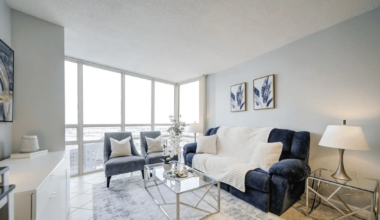 8 condos sold under $400,000 mississauga