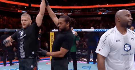 UFC Seattle video: Bruce Buffer mistakenly announces wrong winner