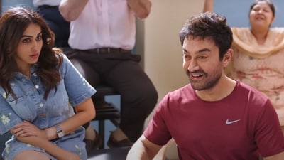 Aamir Khan and Genelia Deshmukh in a still from Sitaare Zameen Par.