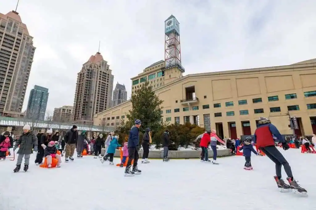 mississauga's biggest outdoor skating rink closes early for season.