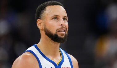 Report: Warriors' Curry out at least another week with knee injury