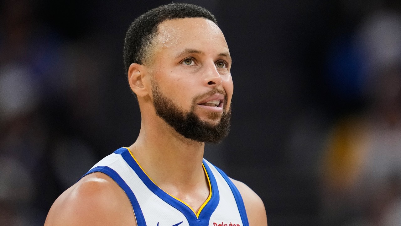 Report: Warriors' Curry out at least another week with knee injury