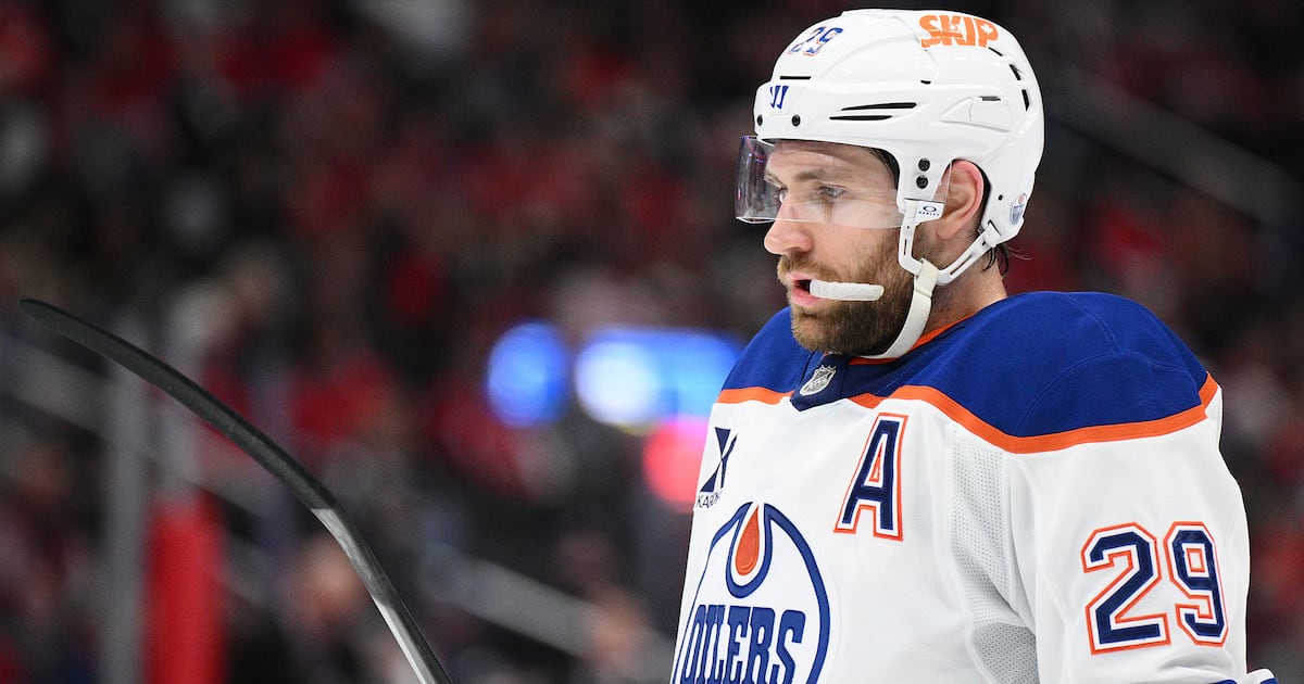 Injured Edmonton Oilers star Leon Draisaitl attends Bayern Munich game in native Germany