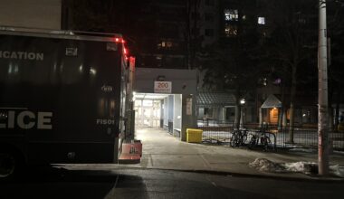 1 person critically injured in stabbing at Toronto high-rise