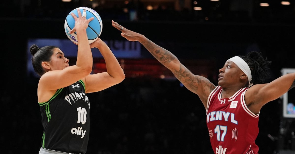 Plum, Stewart raise concerns over WNBPA's handling of CBA talks