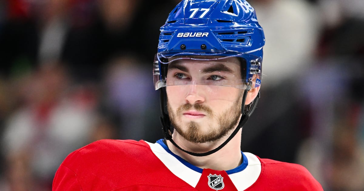 Montreal Canadiens forward Kirby Dach exits vs. Anaheim Ducks with upper-body injury