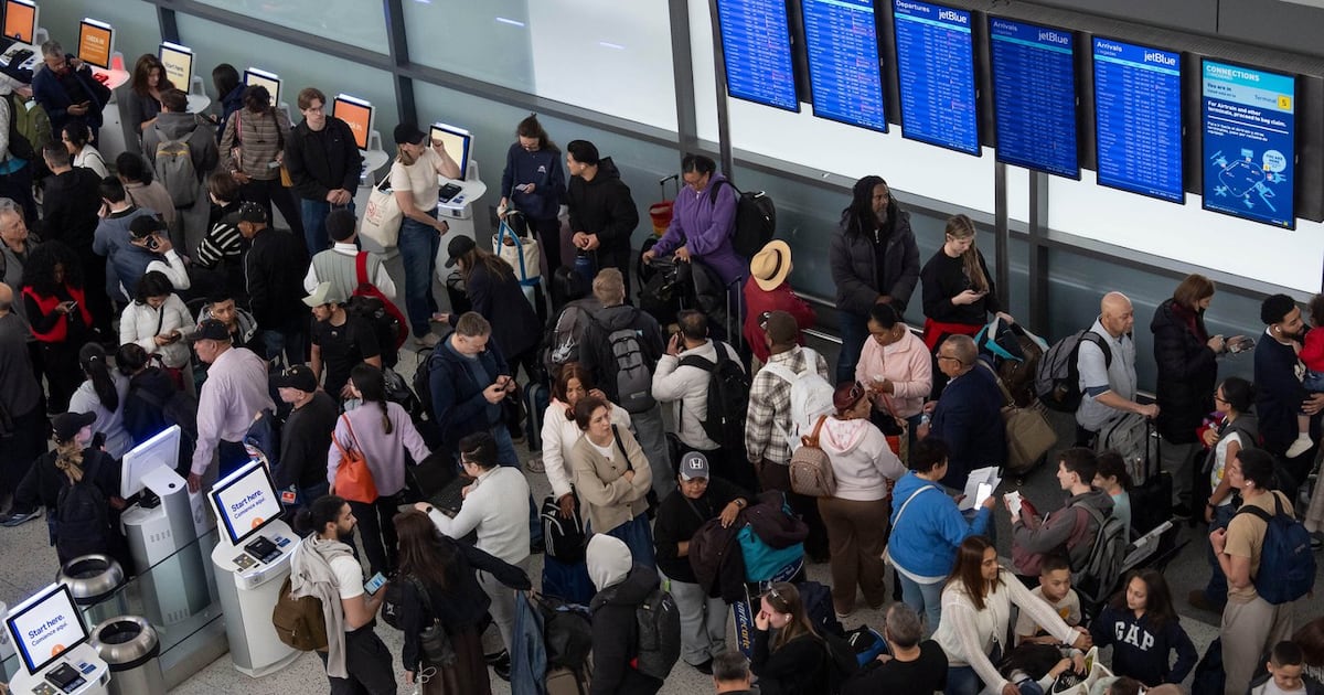 ICE officers will begin assisting TSA as shutdown frustrates travellers and screeners - CTV News