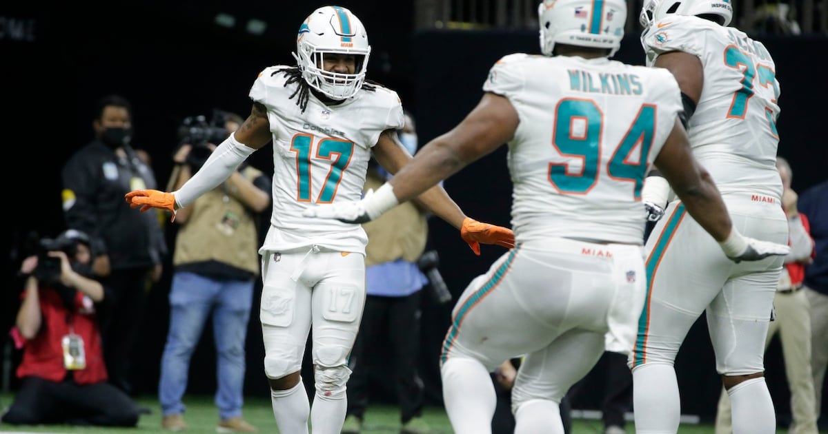 Denver Broncos to acquire wide receiver Jaylen Waddle from the Miami Dolphins in exchange for package of picks