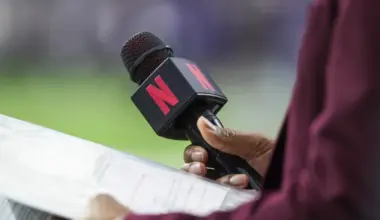 Meet Netflix's star-studded MLB broadcast lineup for Yankees vs. Giants, from Barry Bonds to Jameis Winston image