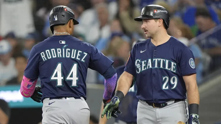 Mariners make wild MLB history with single-less start to 2026 season image
