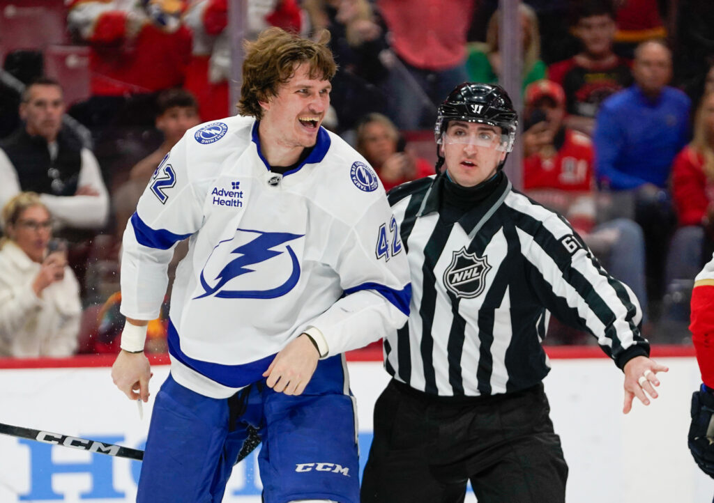 Vancouver Canucks Claim Curtis Douglas – Pro Hockey Rumors