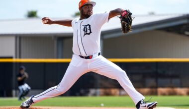 Giants To Acquire Dylan Smith