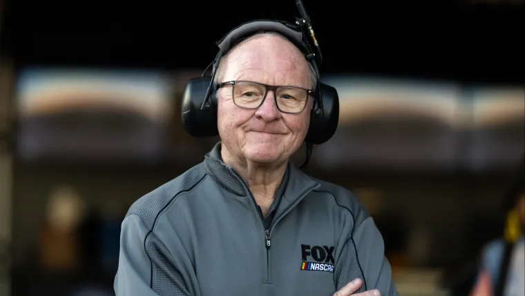 What's wrong with Larry McReynolds? NASCAR fans worried about broadcaster during Phoenix race image