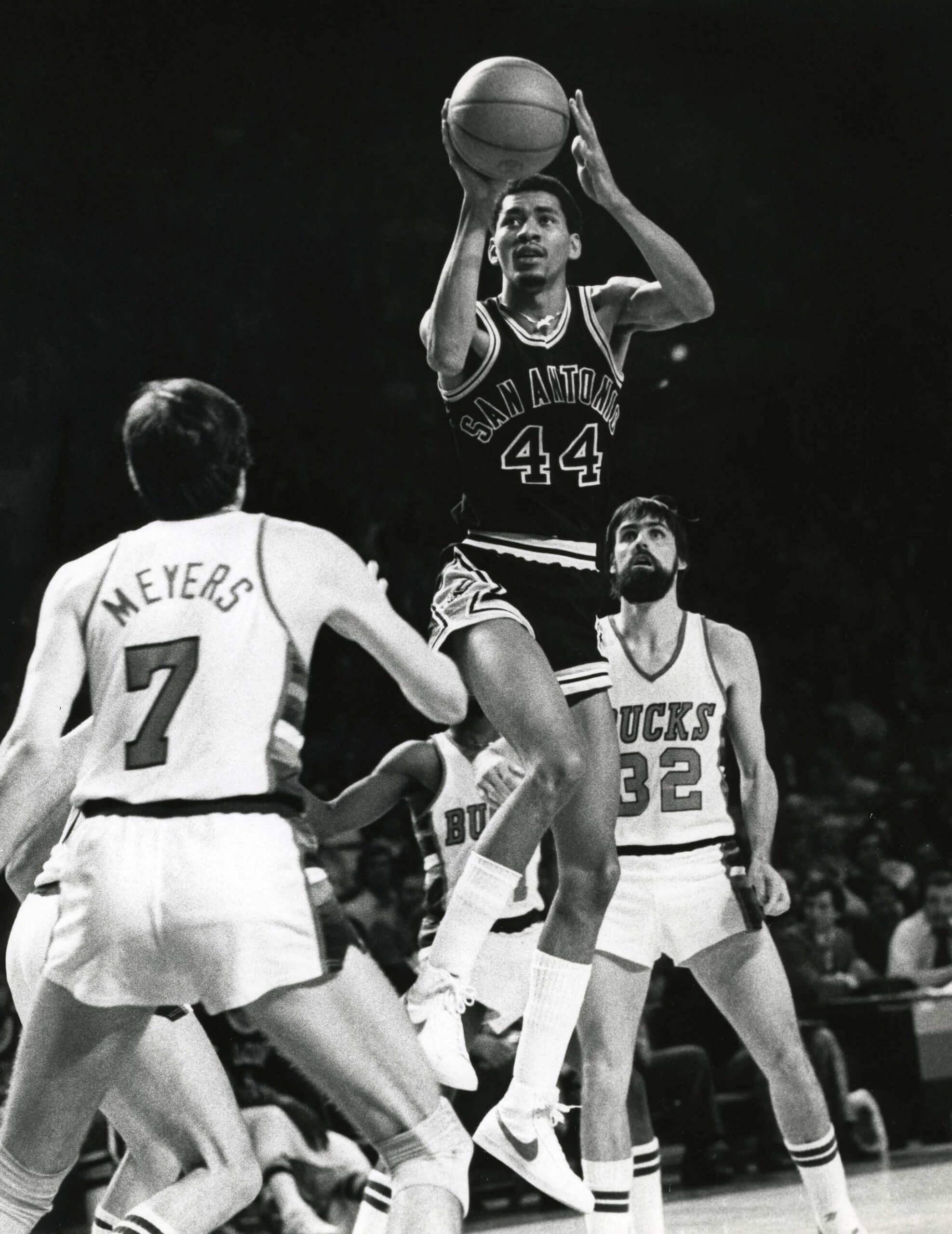 George Gervin goes up for a jump shot while surrounded by Milwaukee Bucks players during a 1978 NBA game.
