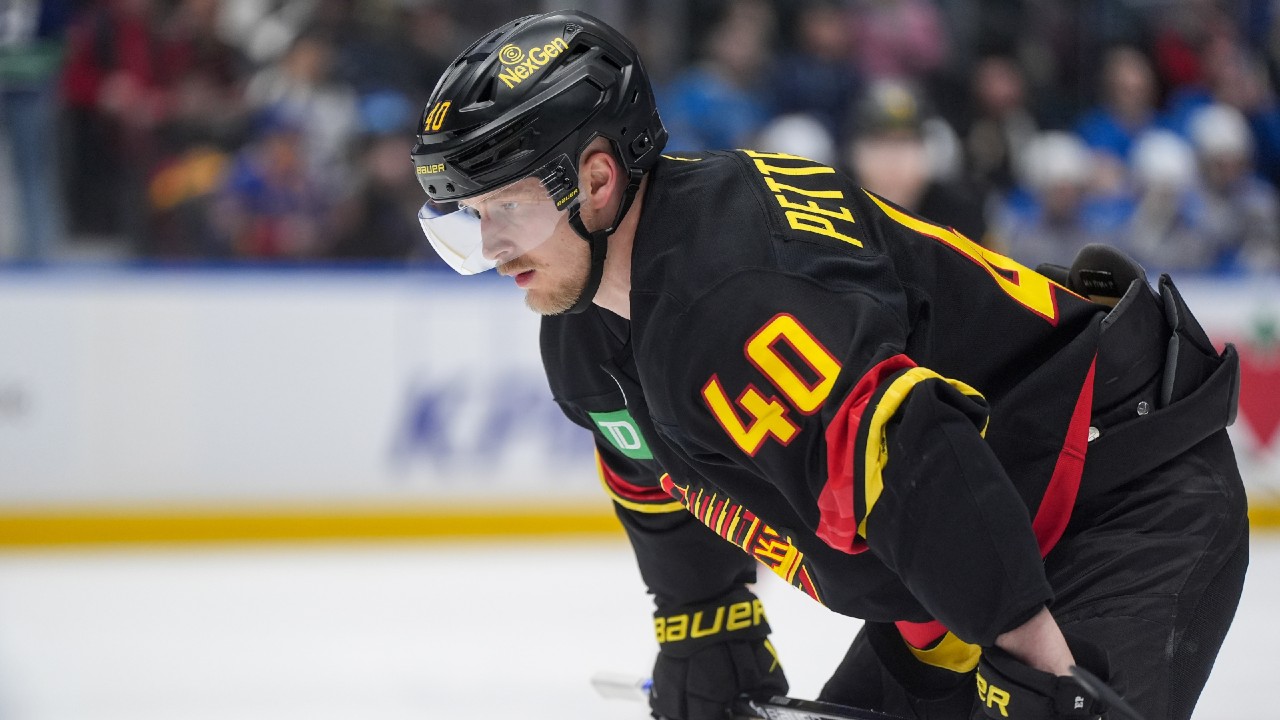 Canucks put forth another woeful effort on home ice