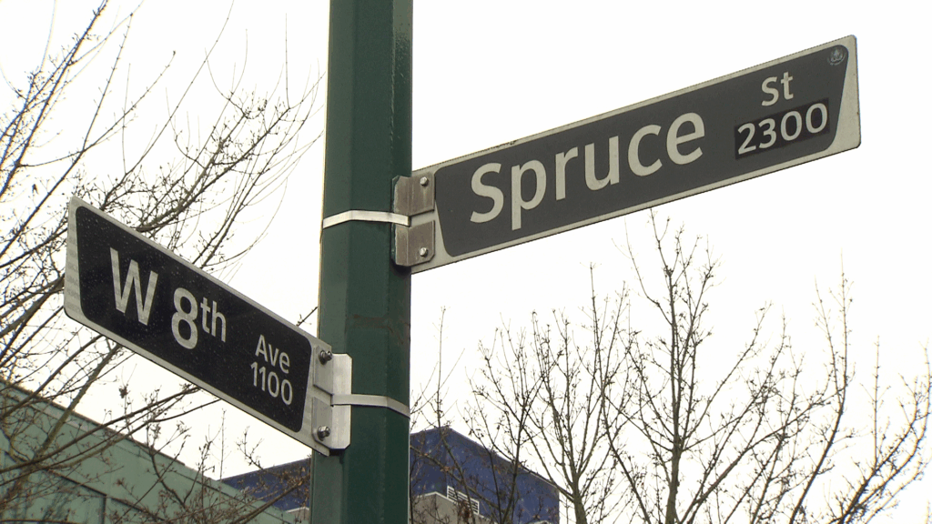 Good Samaritan foils alleged purse-snatcher, Vancouver police say