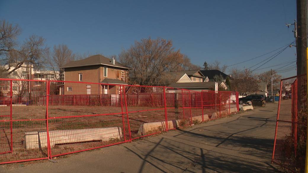 Click to play video: 'Edmonton land sale approved for transitional housing'