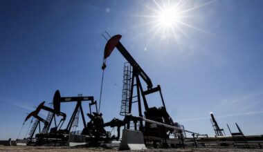 Canadian Natural pauses $8.25-billion oil sands expansion, citing carbon policy uncertainty