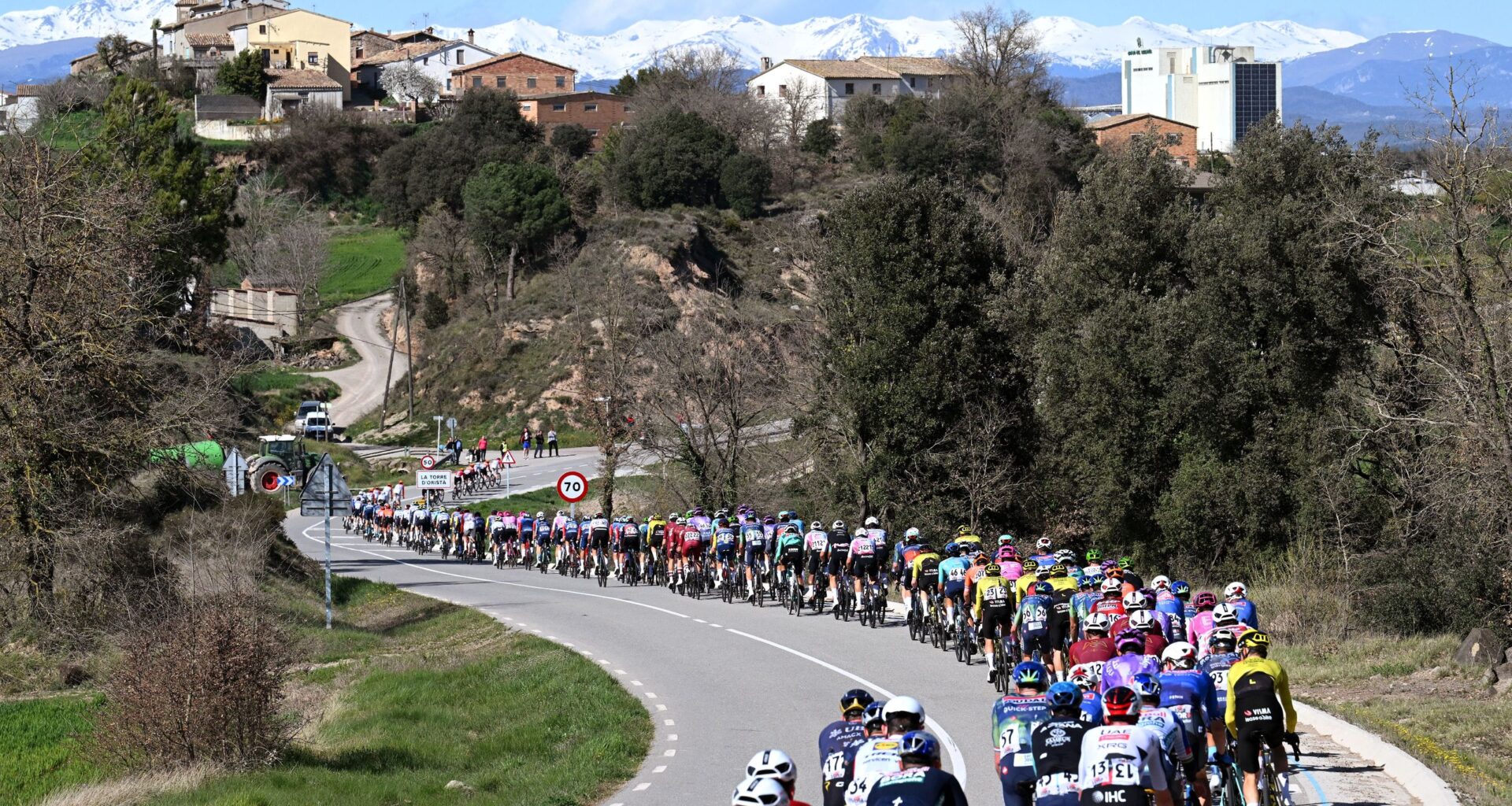 Volta a Catalunya stage 4 LIVE: Two riders have a tiny gap on the peloton