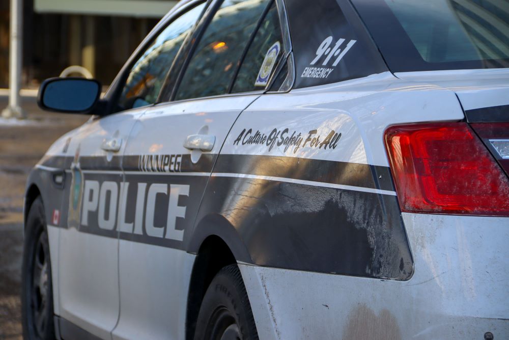 Teen among 2 killed in Winnipeg shooting, suspects still at large