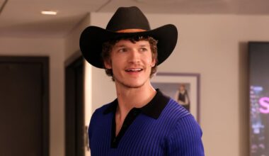 Last year, Connor Storrie was a waiter. Last night, he aced hosting ‘Saturday Night Live’ - CTV News