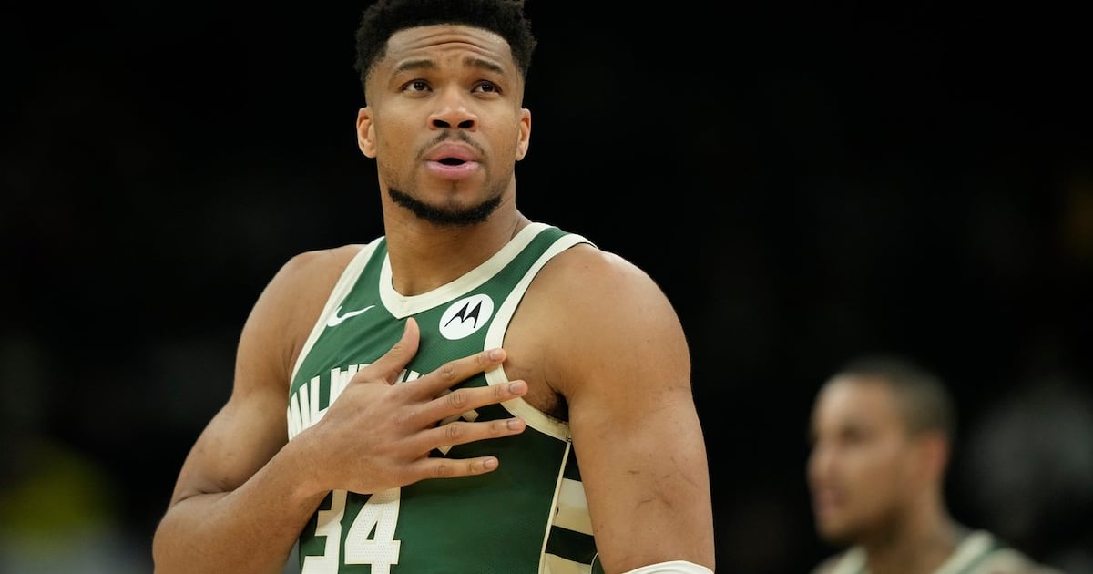 Milwaukee Bucks’ Giannis Antetokounmpo sidelined with hyperextended knee, bone bruise